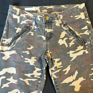 Kut from the Kloth Mia Toothpick Skinny Camouflage pants 4